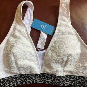 Cupshe White Textured Bikini Top NWT - Size M Beach Vacation Resort